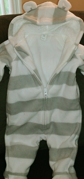 Old Navy Other - 3-6 mo. Old Navy bear warm wear Old Navy Other - 3-6 mo. Old Navy bear warm wear